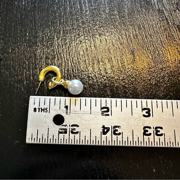 New Pearl Earring Dangling Gold - Picture 3 of 4